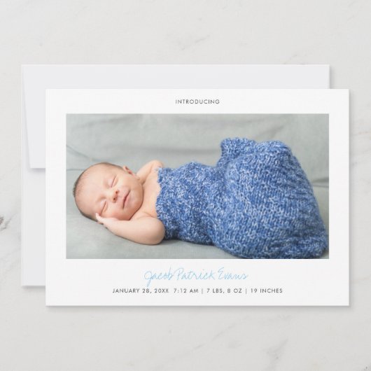 Eenvoudig modern blauw script Foto Nieuwe Baby Boy Aankondiging (Voorkant)