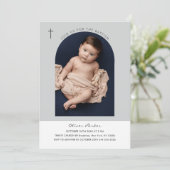 Eenvoudig Modern Boho Arch Cross Baby Foto Doop Kaart (Staand voorkant)