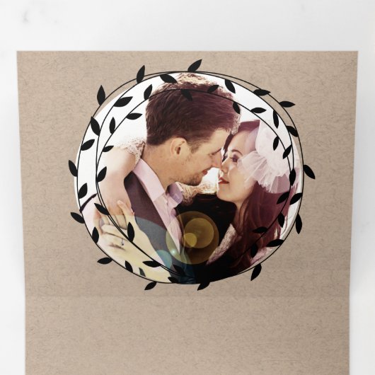 Eenvoudig modern Boho Black Leaf Wreath Wedding Drieluik Uitnodiging (Binnenzijde eerst)