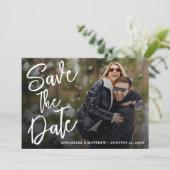 Eenvoudig Modern Borstel Schrift Foto Bruiloft Save The Date (Staand voorkant)