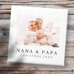 Eenvoudig modern Chic Custom Grandma Photo Holiday Magneet<br><div class="desc">Het ontwerp is samengesteld uit moderne chic typografie met sans serif en serif doopvont. Voeg een aangepaste foto van oma en het jaar toe.</div>