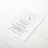 Eenvoudig modern cirkelmonogram echt folie uitnodiging (Gedraaid)