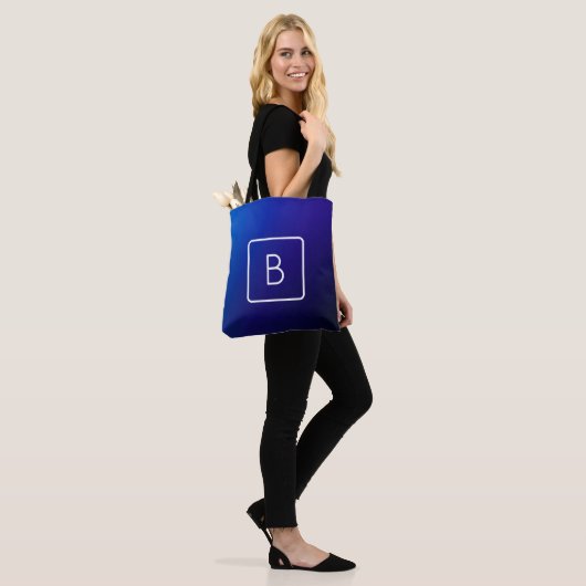 Eenvoudig Modern Donkerblauw Ombre Gradient & Mono Tote Bag (Op model)