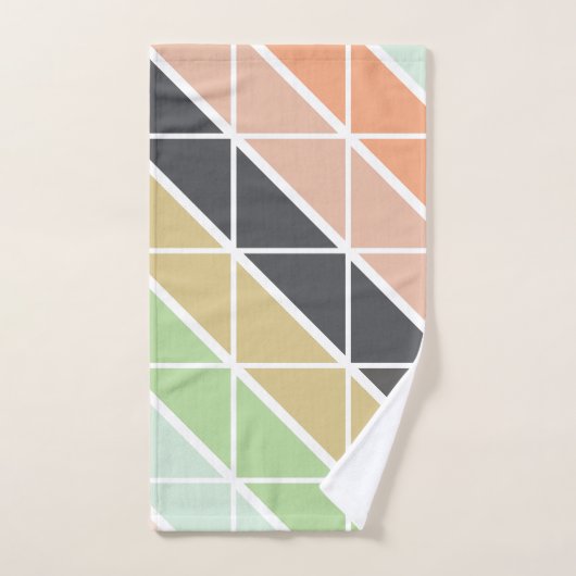 Eenvoudig modern driehoekspatroon in zacht-aardbee bad handdoek (Handdoek)