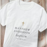 Eenvoudig modern Elegant Cross Baby Baptisme T-shirt<br><div class="desc">Het ontwerp is samengesteld uit eenvoudige typografie met sans serif en serif doopvont.</div>