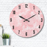 Eenvoudig modern elegant roze grote klok<br><div class="desc">Een zacht blush roze waterverf decor dient als het perfecte canvas voor een schattige en eigentijdse look. Deze grote klok heeft een eenvoudige maar moderne esthetiek, die elegantie combineert met een delicaat roze waterverf ontwerp. De minimalistische stijl en het rustgevende kleurenpalet maken het een ideale aanvulling op de kamer van...</div>