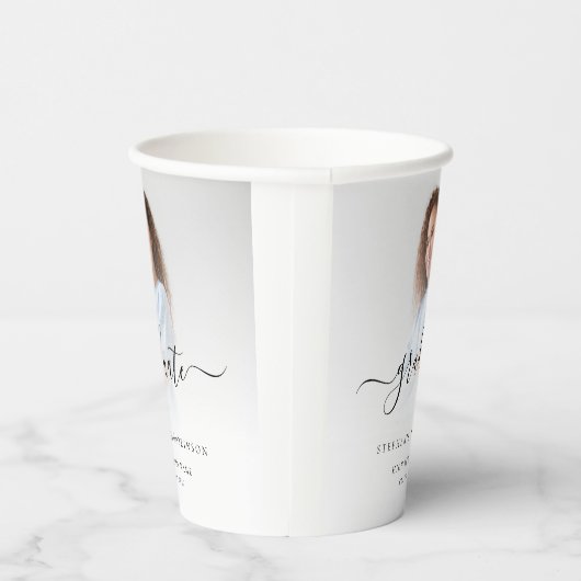 Eenvoudig Modern Fotobedekking Script 2024 Afstude Papieren Bekers (Rechts)