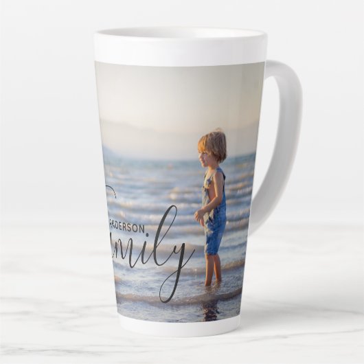 Eenvoudig modern fotosjabloon Aangepaste naam Latte Mok (Rechterhoek)