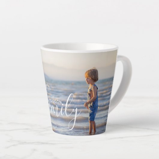 Eenvoudig modern fotosjabloon Aangepaste naam Latte Mok (Rechterhoek)