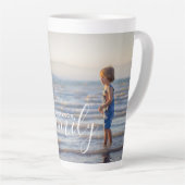 Eenvoudig modern fotosjabloon Aangepaste naam Latte Mok (Rechterhoek)