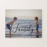 Eenvoudig modern fotosjabloon Aangepaste naam Legpuzzel<br><div class="desc">De eenvoudige Moderne Naam van de Familienaam van de Familie van de Aangepast van de Foto Jigzaag Puzzle kenmerkt uw favoriete foto met uw gepersonaliseerde familienaam. Het maakt een fantastisch cadeau voor Kerstmis, verjaardag, jubileum, Moederdag, Vaderdag, grootouders Dag en nog veel meer. Personaliseer door de tekst in het verstrekte tekstvakje...</div>