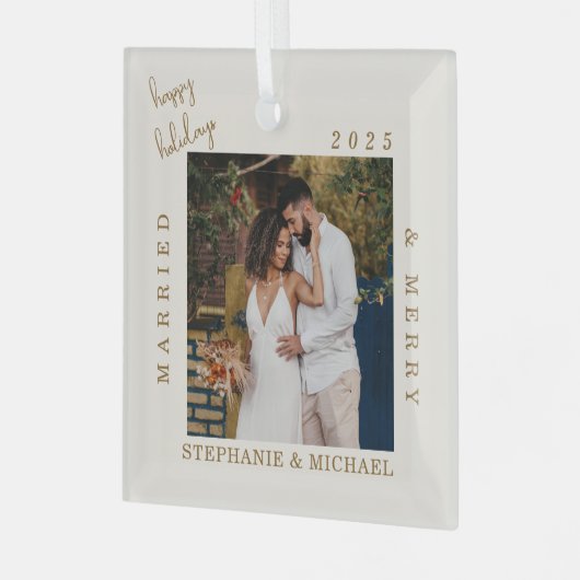 Eenvoudig Modern Getrouwd & Blij Gouden Script Fot Glas Ornament (Voorkant links)