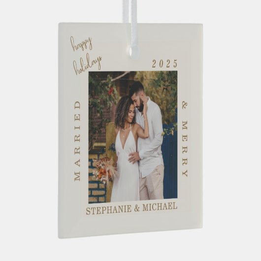 Eenvoudig Modern Getrouwd & Blij Gouden Script Fot Glas Ornament (Voorkant Rechts)