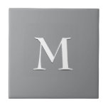 Eenvoudig Modern Grijs Wit Monogram Tegeltje<br><div class="desc">Eenvoudige,  elegante SILVER GREY keramische tegel met optioneel,  aanpasbaar monogram. Ontworpen om te coördineren met muzieknoten versie. Verwijder monogram voor gewone tegel. Verkrijgbaar in andere kleuren en met bijpassende items. Ideaal voor badkamer decor of keuken decor updates.</div>