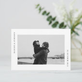 Eenvoudig modern huwelijk met Romantische foto Bedankkaart (Staand voorkant)