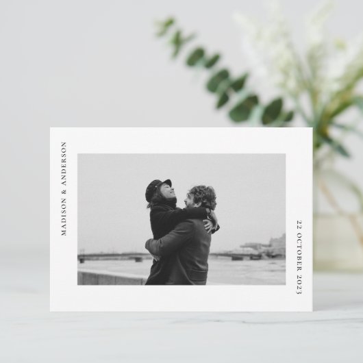 Eenvoudig modern huwelijk met Romantische foto Bedankkaart (Staand voorkant)