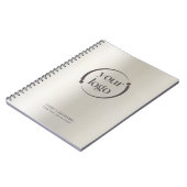 Eenvoudig modern logo op parel metallic notitieboek (Linkerzijde)