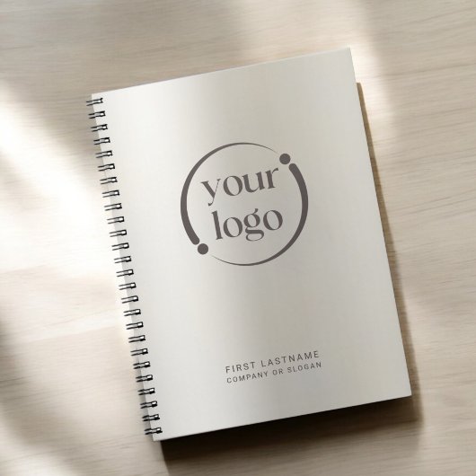 Eenvoudig modern logo op parel metallic notitieboek