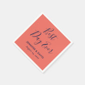 Eenvoudig modern marineslauw en koraalhuwelijk servet (Hoek)