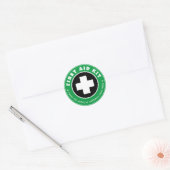 Eenvoudig Modern Medisch Groen Zwart-Wit Kruis Ronde Sticker (Envelop)