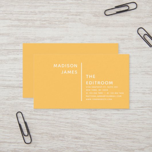 Eenvoudig, modern, minimaal geel wit visitekaartje (Voorkant / Achterkant in situ)