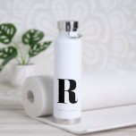 Eenvoudig modern Monogram Waterfles<br><div class="desc">Eenvoudige Moderne Initiaal Monogram Waterfles. Creëer uw eigen gepersonaliseerde flesje met aangepaste initiaal naam.</div>