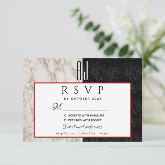 Eenvoudig modern rood zwart en wit marmer bruiloft RSVP kaartje (Staand voorkant)