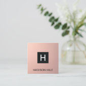 Eenvoudig Modern Roos Goud Koper Monogram Vierkante Visitekaartje (Staand voorkant)