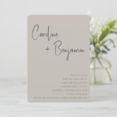 Eenvoudig modern Rustic Boho Taupe Script Weddensc Save The Date (Staand voorkant)