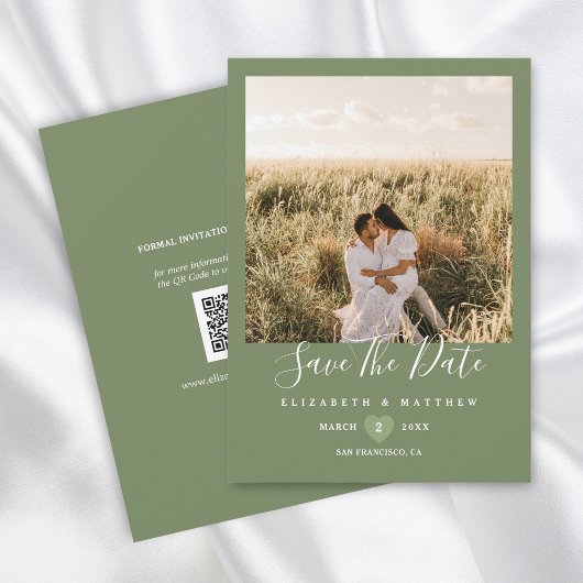 Eenvoudig modern Sage Green Couple Photo Wedding Save The Date
