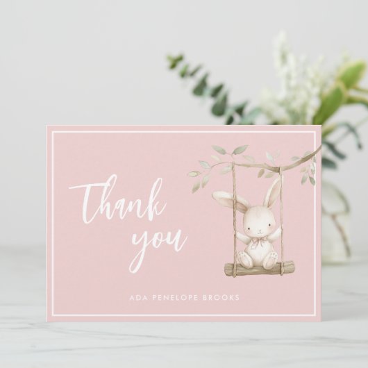 Eenvoudig Modern Script Dusty Pink Baby Girl Bedankkaart (Staand voorkant)