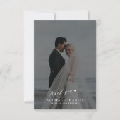 Eenvoudig modern script foto zwart overlay bruilof bedankkaart (Voorkant)