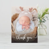 Eenvoudig Modern Script Newborn Baby Foto Dank u Bedankkaart (Staand voorkant)