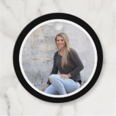 Eenvoudig modern zwart foto Afstuderen Bedankjes Labels (Voorkant)