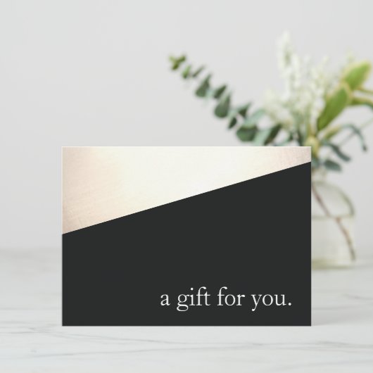 Eenvoudig, modern, zwart Gold-feestcadeaubon (Staand voorkant)