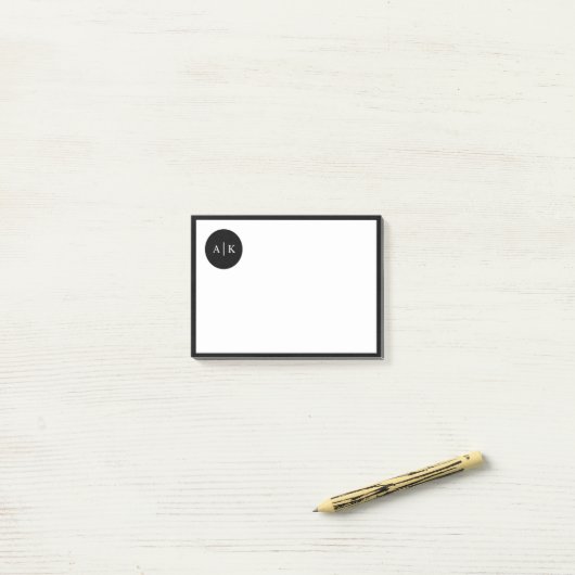 Eenvoudig modern zwart-wit cirkelmonogram post-it® notes (Op bureau)