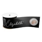 Eenvoudig Modern Zwart Wit Fotonaam Stijlvolle Typ Satijnen Lint (Spoel)
