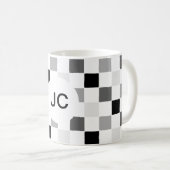 Eenvoudig modern zwart-wit geruit monogram koffiemok (Voorkant rechts)