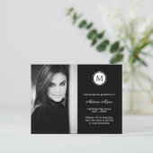 Eenvoudig monogram BEWERKBAAR KLEUR Afstuderen Bri Aankondigingskaart (Staand voorkant)