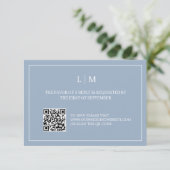 Eenvoudig Monogram Blauw QR Code Bruiloft RSVP Kaa Bedankkaart (Staand voorkant)