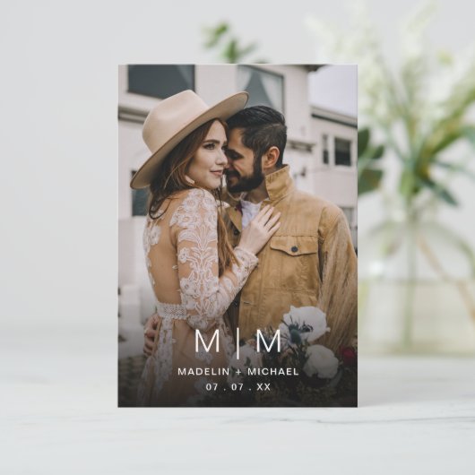 Eenvoudig Monogram budget Fotobruiloft Kaart (Staand voorkant)
