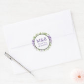 Eenvoudig Monogram Elegant Paarse Bloemen Bruiloft Ronde Sticker (Envelop)
