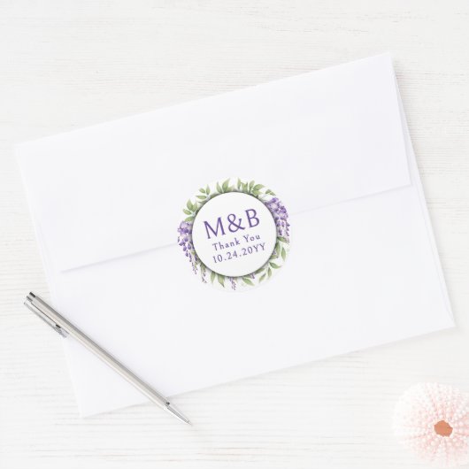 Eenvoudig Monogram Elegant Paarse Bloemen Bruiloft Ronde Sticker (Envelop)