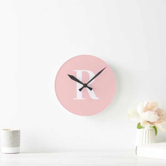 Eenvoudig Monogram Modern Blush Roze Ronde Klok (Huis)