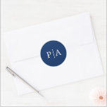 Eenvoudig Monogram Navy Blue Wedding Ronde Sticker<br><div class="desc">Eenvoudige,  maar elegante trouwelijke stickers met uw twee initiaal monogram in een witte serif doopvont over een marineblauwe achtergrond. Een eenvoudig en eenvoudig ontwerp is zo geweldig voor een minimalistische stijl. Deze stijlvolle stickers zijn perfect voor het verzegelen van uw enveloppen.</div>