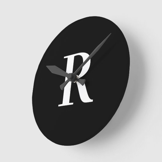 Eenvoudig monogram zwart-wit ronde klok (Hoek)
