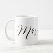 Eenvoudig Mrs Script Stijlvol Modern Chique Trouwc Koffiemok (Links)