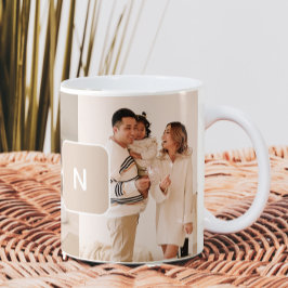 Eenvoudig neutraal monogram twee foto koffiemok