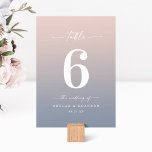 Eenvoudig ombre Blush Pink & Dusty Blue Wedding Kaart<br><div class="desc">Eenvoudige Ombre Blush Pink & Dusty Blue Wedding Reception Dinner Table Numbers. Deze moderne Kaart van de Kiekenlijst is eenvoudig klassiek en elegant met een subtiele ombre gradiënt langzaam verdwijnen en een de calligrafiedoopvont van het handtekeningsmanuscript met staarten. Getoond in de nieuwe Colorway. Beschikbaar in verscheidene kleurenopties, of voel vrij...</div>