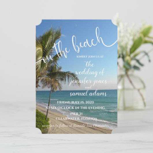 Eenvoudig op het strand bruiloft uitnodiging (Staand voorkant)